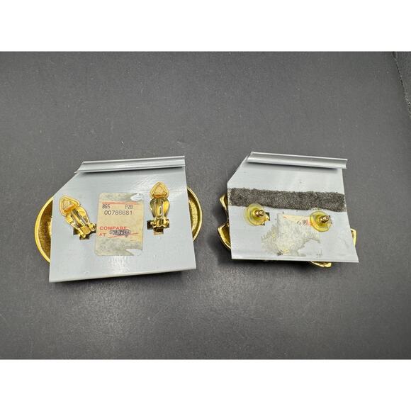 Vtg Liz Claiborne Gold Tone Round Swirl Cross Clip On Stud Earrings Lot of 2 NOS - Picture 5 of 8